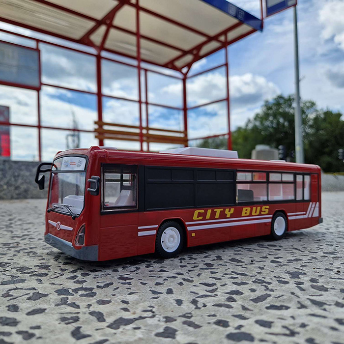 Autobus-Zdalnie-Sterowany-RC-z-drzwiami-czerwony-136725.jpg